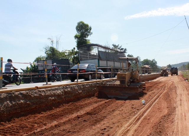 sau gần 4 th&aacute;ng triển khai thi c&ocirc;ng, tr&ecirc;n to&agrave;n tuyến dự &aacute;n La Sơn - Lăng C&ocirc; chưa xảy ra &ugrave;n tắc hay TNGT