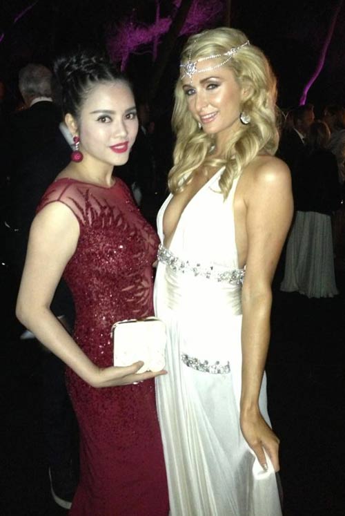 L&yacute; Nh&atilde; Kỳ đọ sắc c&ugrave;ng Paris Hilton