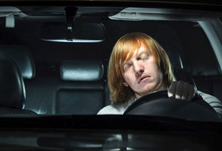 Hệ thống c&oacute; thể ph&aacute;t hiện t&igrave;nh trạng l&aacute;i xe bắt đầu ngủ gật sau v&ocirc;-lăng nhằm hạn chế tối đa tai nạn c&oacute; thể xảy ra