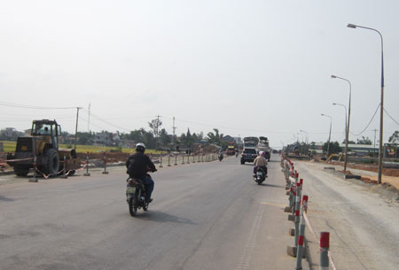 Thi c&ocirc;ng mở rộng QL1 qua tỉnh Quảng Nam