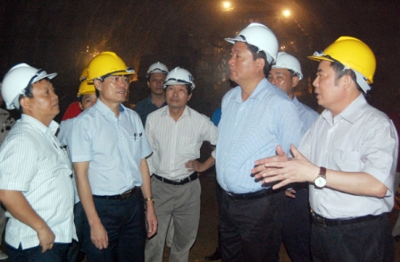 Chủ đầu tư v&agrave; c&aacute;c nh&agrave; thầu b&aacute;o c&aacute;o Bộ trưởng tiến độ thi c&ocirc;ng hầm đường bộ