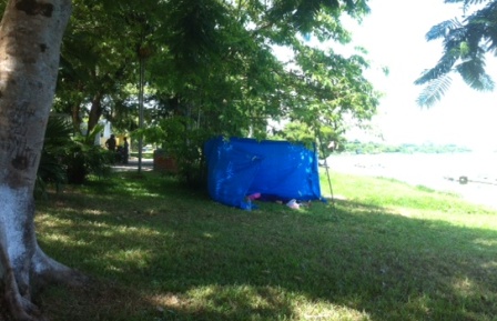 X&aacute;c cụ b&agrave; được vớt đưa l&ecirc;n bờ