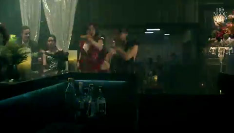 H&igrave;nh ảnh những chai rượu ở ph&iacute;a g&oacute;c b&ecirc;n dưới