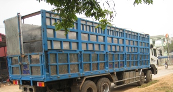 Xe c&oacute; th&agrave;nh th&ugrave;ng gia cố khiến g&acirc;y tăng tự trọng sẽ bị giảm trừ bằng lượng h&agrave;ng h&oacute;a được chở