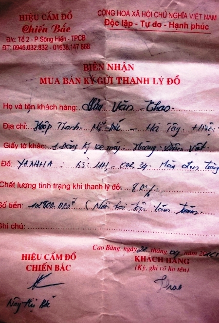 Giấy tờ x&aacute;c nhận tại tiệm cầm đồ.