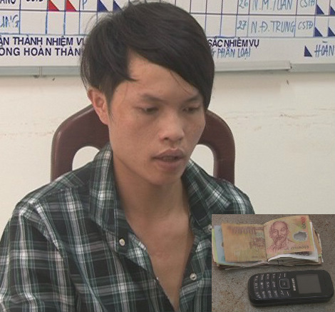 Hung thủ Đ&agrave;o Ngọc Quyền tại cơ quan c&ocirc;ng an