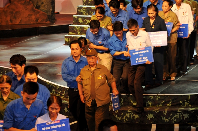 Những cựu TNXP Việt Nam rất xứng đ&aacute;ng được nhận sự b&ugrave; đắp v&ocirc; điều kiện về cả vật chất lẫn tinh thần của x&atilde; hội. Họ xứng đ&aacute;ng c&oacute; nh&agrave; để ở, xứng đ&aacute;ng được chăm s&oacute;c y tế, xứng đ&aacute;ng được x&atilde; hội chung tay nu&ocirc;i dưỡng, gi&aacute;o dục những đứa con t&agrave;n tật, bị nhiễm độc ngay từ khi c&ograve;n chưa sinh ra của họ