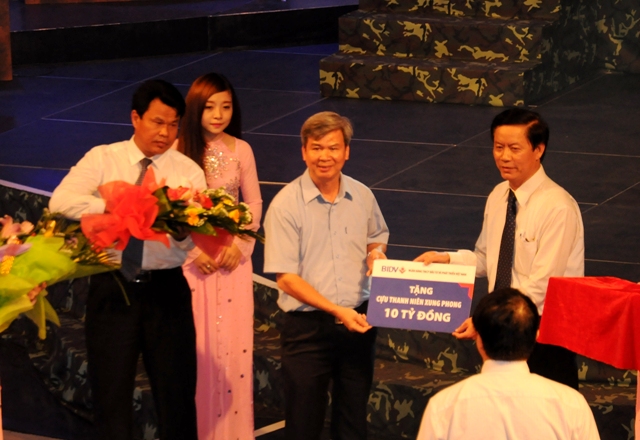 Ng&acirc;n h&agrave;ng BIDV ủng hộ v&agrave;o quỹ số tiền 10 tỷ đồng