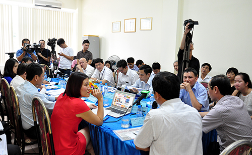 Buổi tọa đ&agrave;m diễn ra hết sức s&ocirc;i nổi