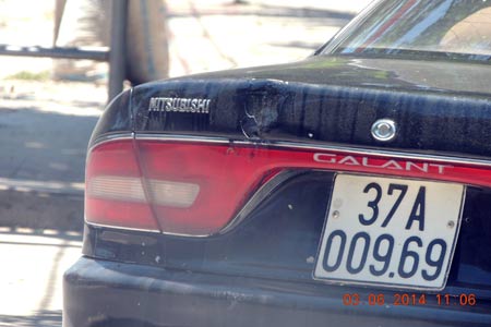 Chiếc xe L&agrave;o mang biển số giả