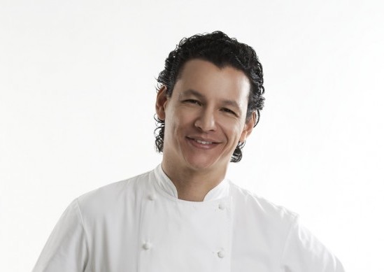 Đầu bếp nổi tiếng Bobby Chinn được bổ nhiệm l&agrave; Đại sứ Du lịch Việt Nam