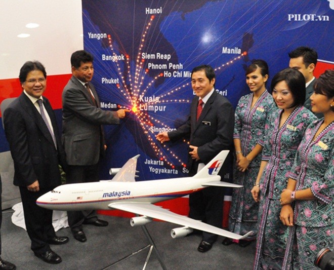 Ng&agrave;y 1/12/2005, ch&iacute;nh phủ Malaysia bổ nhiệm Idris Jala l&agrave;m CEO mới của MAS để cải tổ h&atilde;ng h&agrave;ng kh&ocirc;ng n&agrave;y. Nguy&ecirc;n nh&acirc;n g&acirc;y lỗ của MAS l&agrave; gi&aacute; nhi&ecirc;n liệu cao v&agrave; c&ocirc;ng t&aacute;c quản l&yacute; doanh thu yếu k&eacute;m. Kết th&uacute;c Kế hoạch cải tổ, năm 2007, MAS l&atilde;i 853 triệu RM.