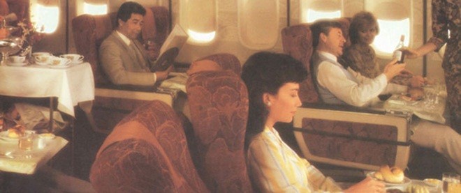 Những năm sau đ&oacute;, h&atilde;ng n&agrave;y ph&aacute;t triển nhanh ch&oacute;ng nhờ nhu cầu du lịch bằng đường h&agrave;ng kh&ocirc;ng sau chiến tranh tăng mạnh. C&aacute;c tuyến bay được mở rộng ra c&aacute;c nước trong khu vực như Th&aacute;i Lan, Hong Kong, Singapore, Brunei&hellip; Năm 1960, MAS c&oacute; chuyến bay đường d&agrave;i quốc tế đầu ti&ecirc;n tới Hong Kong. Cũng từ năm n&agrave;y, MAS li&ecirc;n tục mở rộng đội bay với những chiếc Boeing 707, 737.