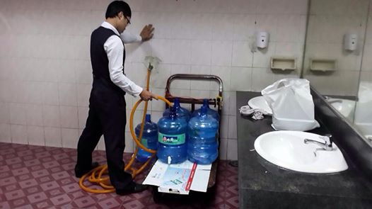 Bức ảnh nhanh ch&oacute;ng g&acirc;y n&ecirc;n l&agrave;n s&oacute;ng giận dữ trong cộng đồng mạng