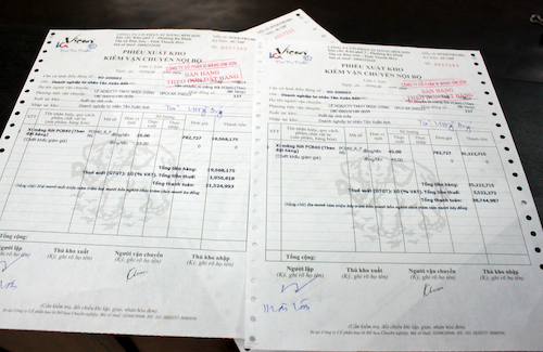 Một trong số những Phiếu xuất kho được viết 2 lần cho c&ugrave;ng 1 l&ocirc; h&agrave;ng tại nh&agrave; m&aacute;y xi măng ViCiem Bỉm Sơn, nhằm gi&uacute;p DN vận tải qua mặt lực lượng TTKS tr&ecirc;n đường.