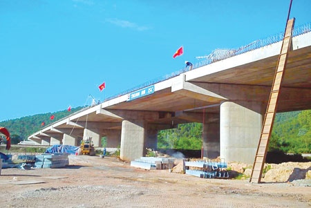 Một trong những c&ocirc;ng tr&igrave;nh cầu trọng điểm tr&ecirc;n QL1m&agrave; Thuận An đ&atilde; thi c&ocirc;ng