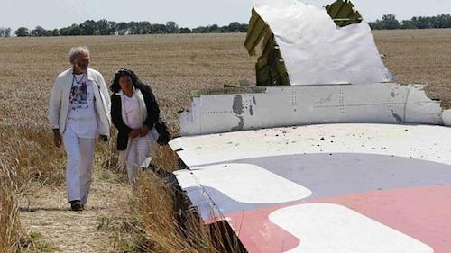 Hai vợ chồng phải rất vất vả mới tới được hiện trường, họ vẫn tin rằng, con gái họ vẫn còn sống