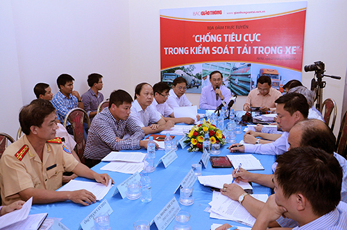 Quang cảnh buổi tọa đ&agrave;m trực tuyến