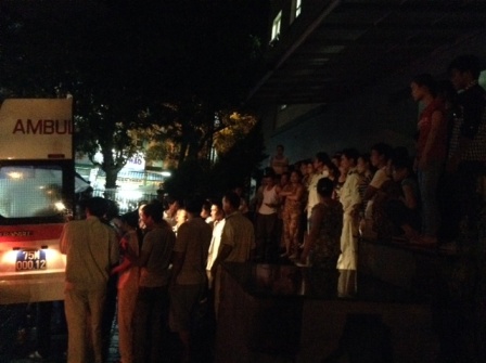 Thi thể nạn nh&acirc;n được đưa về nh&agrave; để an t&aacute;ng