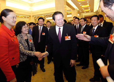 &Ocirc;ng Chu Vĩnh Khang (giữa) khi đương quyền