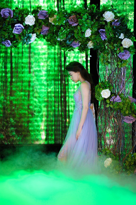 Tiết mục th&ecirc;m l&atilde;ng mạn khi được quay trong một kh&ocirc;ng gian l&atilde;ng mạn. 