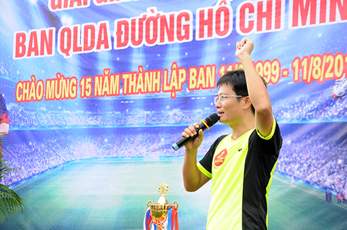 Đại diện các cầu thủ tham gia giải đấu tuyên thệ chơi cống hiến trên tinh thần thân ái, đoàn kết