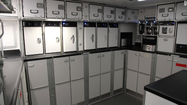 Cho đến th&aacute;ng 7.2014, h&atilde;ng sản xuất m&aacute;y bay Airbus đ&atilde; nhận 742 đơn đặt h&agrave;ng A350 XWB từ 38 h&atilde;ng h&agrave;ng kh&ocirc;ng 