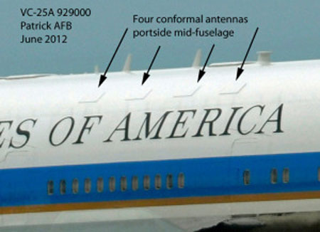 Hệ thống ăng-ten ẩn trong lớp vỏ của th&acirc;n m&aacute;y bay.