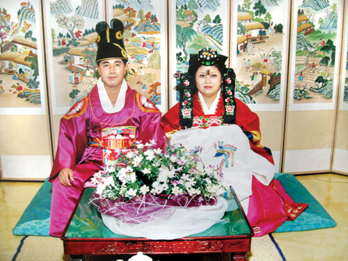 Vợ chồng Mỹ Ti&ecirc;n khi c&ograve;n hạnh ph&uacute;c ở H&agrave;n Quốc (Ảnh: Phụ nữ TP HCM)