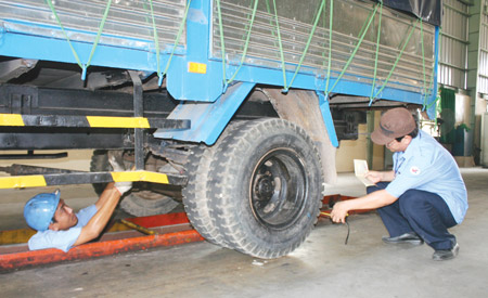 Bộ GTVT, Cục Đăng kiểm ki&ecirc;n quyết xử l&yacute; nghi&ecirc;m những h&agrave;nh vi ti&ecirc;u cực trong c&ocirc;ng t&aacute;c đăng kiểm xe cơ giới.