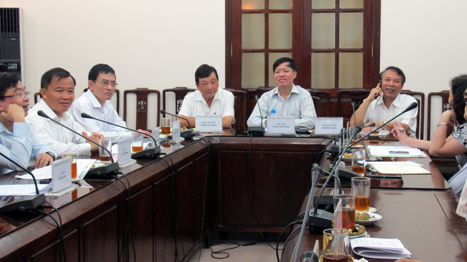 Hội đồng tiền lương quốc gia đ&atilde; nhất tr&iacute; chọn phương &aacute;n tăng lương tối thiểu v&ugrave;ng năm 2015 từ 300.000-400.000 t&ugrave;y theo v&ugrave;ng. Ảnh: Xu&acirc;n Long