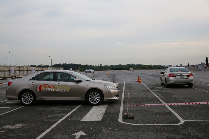 Khóa học gồm nhiều nội dung như kinh nghiệm về phanh khẩn cấp, kinh nghiệm về phanh hãm khẩn cấp, lái xe tổng thể…