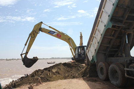 Thi c&ocirc;ng Dự &aacute;n Luồng cho t&agrave;u biển trọng tải lớn v&agrave;o s&ocirc;ng Hậu