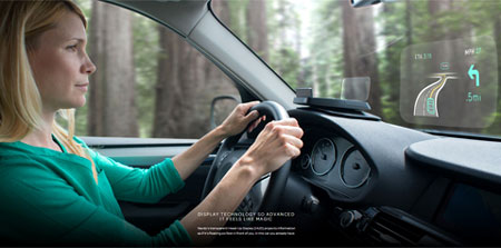 L&aacute;i xe c&oacute; thể thực hiện cuộc gọi hoặc kiểm tra tin nhắn trong khi mắt vẫn nh&igrave;n thẳng.