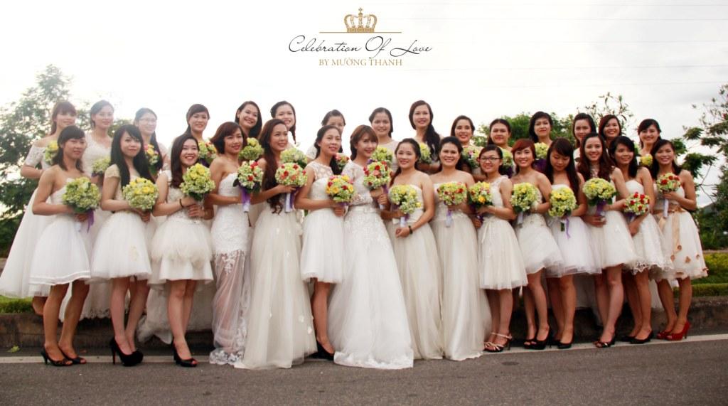 30 cặp c&ocirc; d&acirc;u, ch&uacute; rể thu h&uacute;t mọi &aacute;nh nh&igrave;n tr&ecirc;n đường phố 