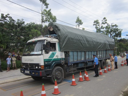 Chiếc xe BKS 29N- 8642 chở qu&aacute; tải đến 340,90%