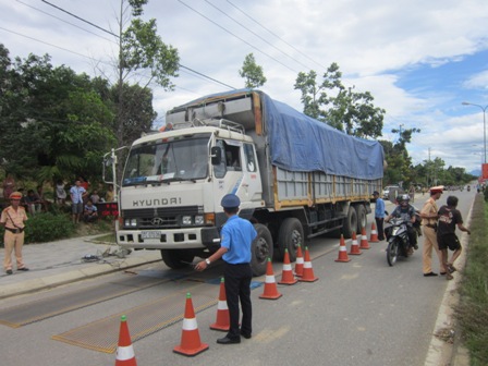 Ngo&agrave;i lỗi chở qu&aacute; tải 161,8%, th&igrave; giấy chứng nhận ATKT&BVMT chiếc xe 37C - 07006 n&agrave;y cũng đ&atilde; hết hạn từ ng&agrave;y 6/8/2014.