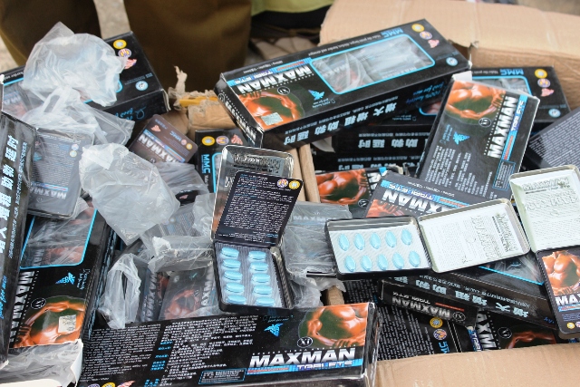 Qua kiểm tra, lực lượng ph&aacute;t hiện 11.40 vi&ecirc;n thuốc k&iacute;ch dục cho nam giới kh&ocirc;ng roz nguồn gốc