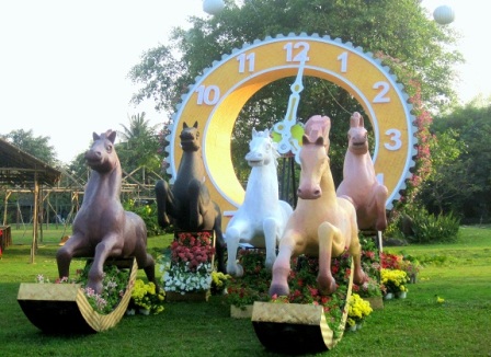 Năm 2015, đường hoa sẽ tổ chức tr&ecirc;n tuyến đường H&agrave;m Nghi thay cho đường Nguyễn Huệ như mọi năm