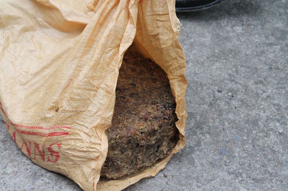 T&oacute;p mỡ qua sơ chế bốc m&ugrave;i h&ocirc;i kh&oacute; chịu