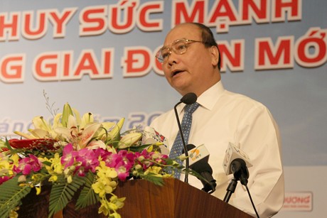 Ph&oacute; Thủ tướng Nguyễn Xu&acirc;n Ph&uacute;c ph&aacute;t biểu tại Diễn đ&agrave;n kinh tế miền Trung ng&agrave;y 15/8