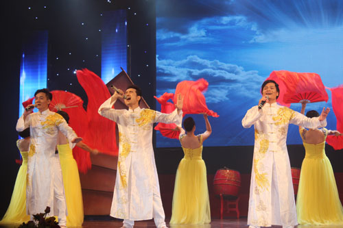 M&aacute;i đ&igrave;nh l&agrave;ng biển - Tổng C&ocirc;ng ty h&agrave;ng kh&ocirc;ng Việt Nam đạt giải V&agrave;ng tam ca nam