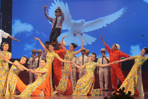  Li&ecirc;n kh&uacute;c: B&agrave;i ca giao th&ocirc;ng vận tải; Viết tiếp lời qu&ecirc; hương - Trường ĐHGTVT HCM