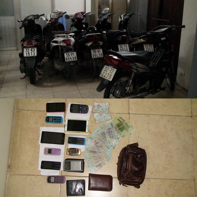 Tang vật công an thu giữ là 11 xe gắn máy, 11 ĐTDĐ, 2 đồng hồ đeo tay,...