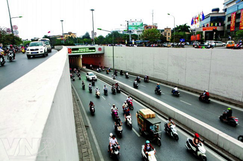 Hầm Kim Li&ecirc;n cũng sẽ bị cấm v&agrave;o l&uacute;c 23 giờ đ&ecirc;m nay.