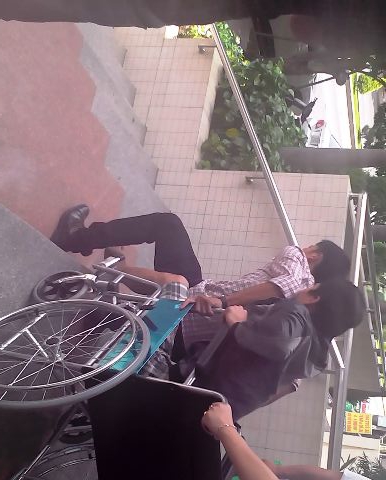 C&ocirc;ng an nghi ngờ việc anh Tuấn kh&ocirc;ng đi được l&agrave; giả vờ