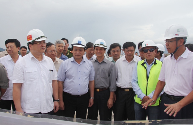 Ph&oacute; Thủ tướng Ho&agrave;ng Trung Hải thị s&aacute;t tuyến cao tốc H&agrave; Nội - Hải Ph&ograve;ng