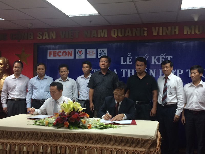&Ocirc;ng Phạm Việt Khoa - Chủ tịch HĐQT Fecon k&yacute; thoả thuận hợp t&aacute;c với &ocirc;ng Đỗ Ngọc Viện - Hiệu trưởngTrưởng Đại học c&ocirc;ng nghệ GTVT