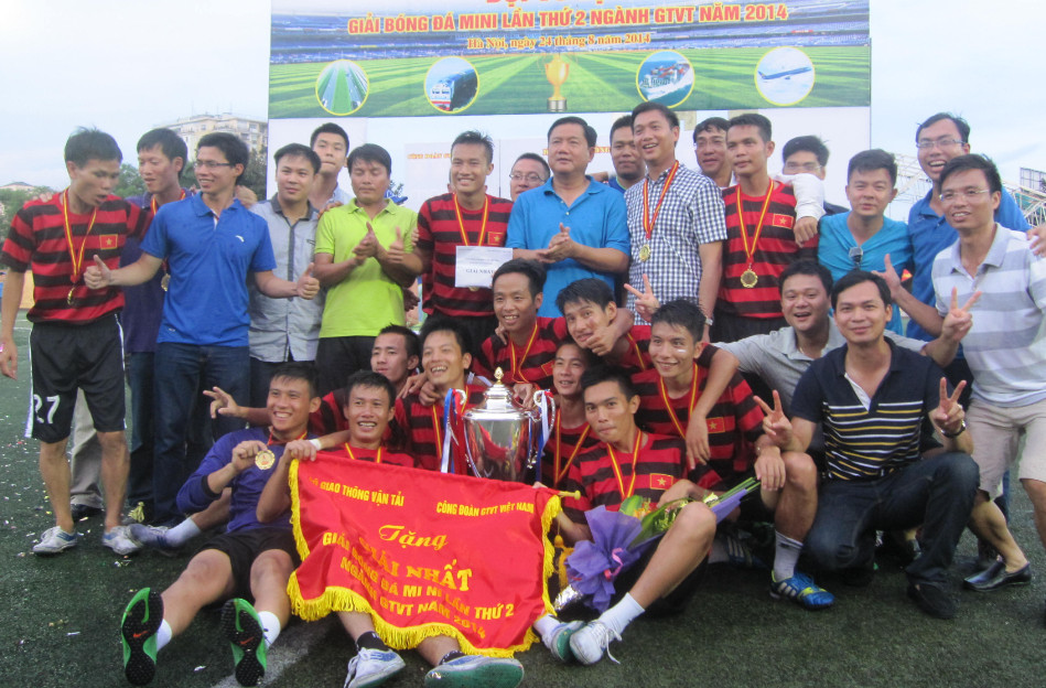 Đội bóng Cơ quan Bộ GTVT giành chức vô địch đầy xứng đáng