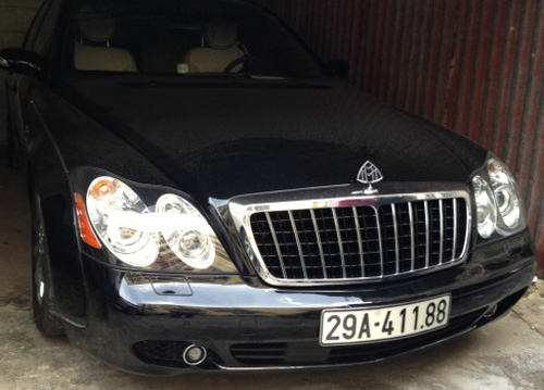 Chiếc xe được cho l&agrave; c&oacute; gi&aacute; hơn 30 tỷ đồng của &ocirc;ng tr&ugrave;m Minh &ldquo;S&acirc;m&rdquo;